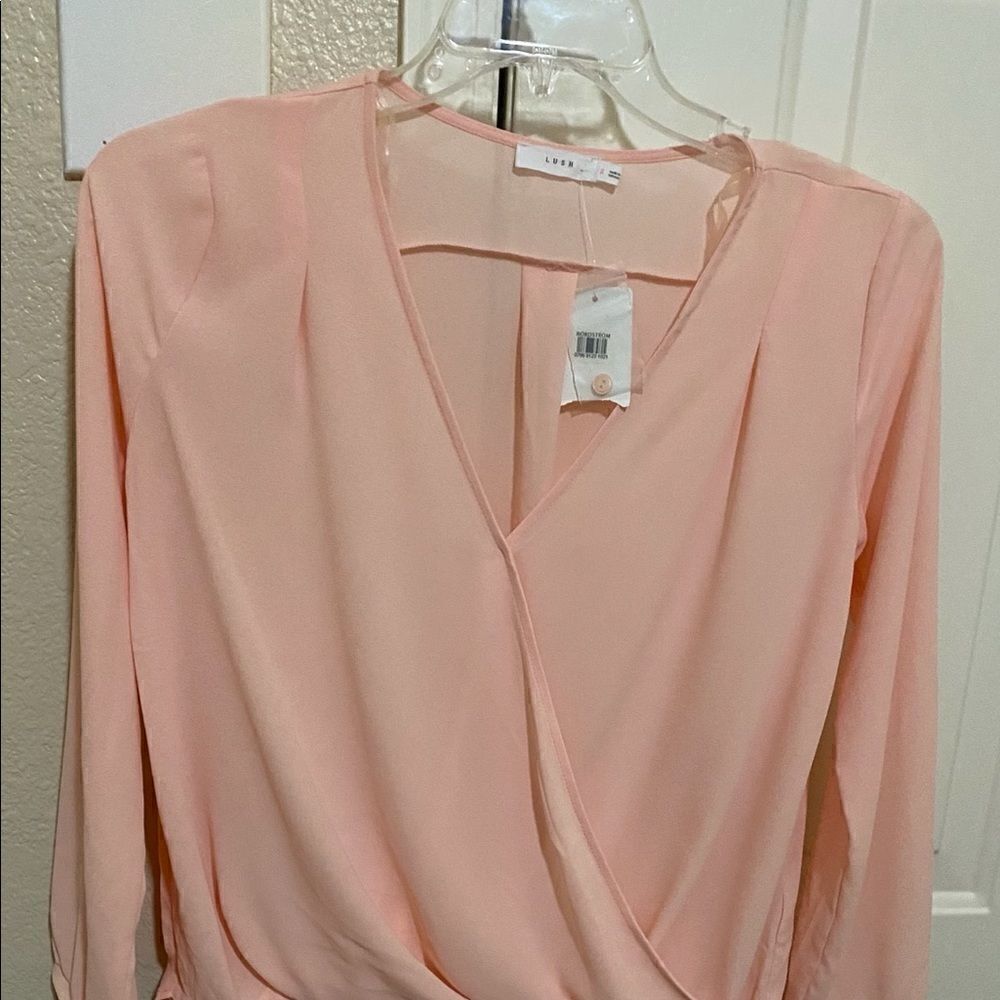 💼LUSH V-neck High/Low Shirt 💼 - Picture 4 of 10